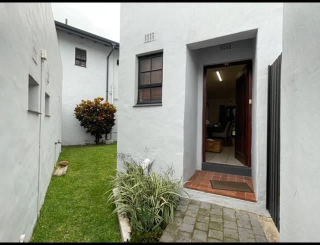 2 BEDROOM TOWNHOUSE FOR SALE IN UMHLANGA CENTRAL